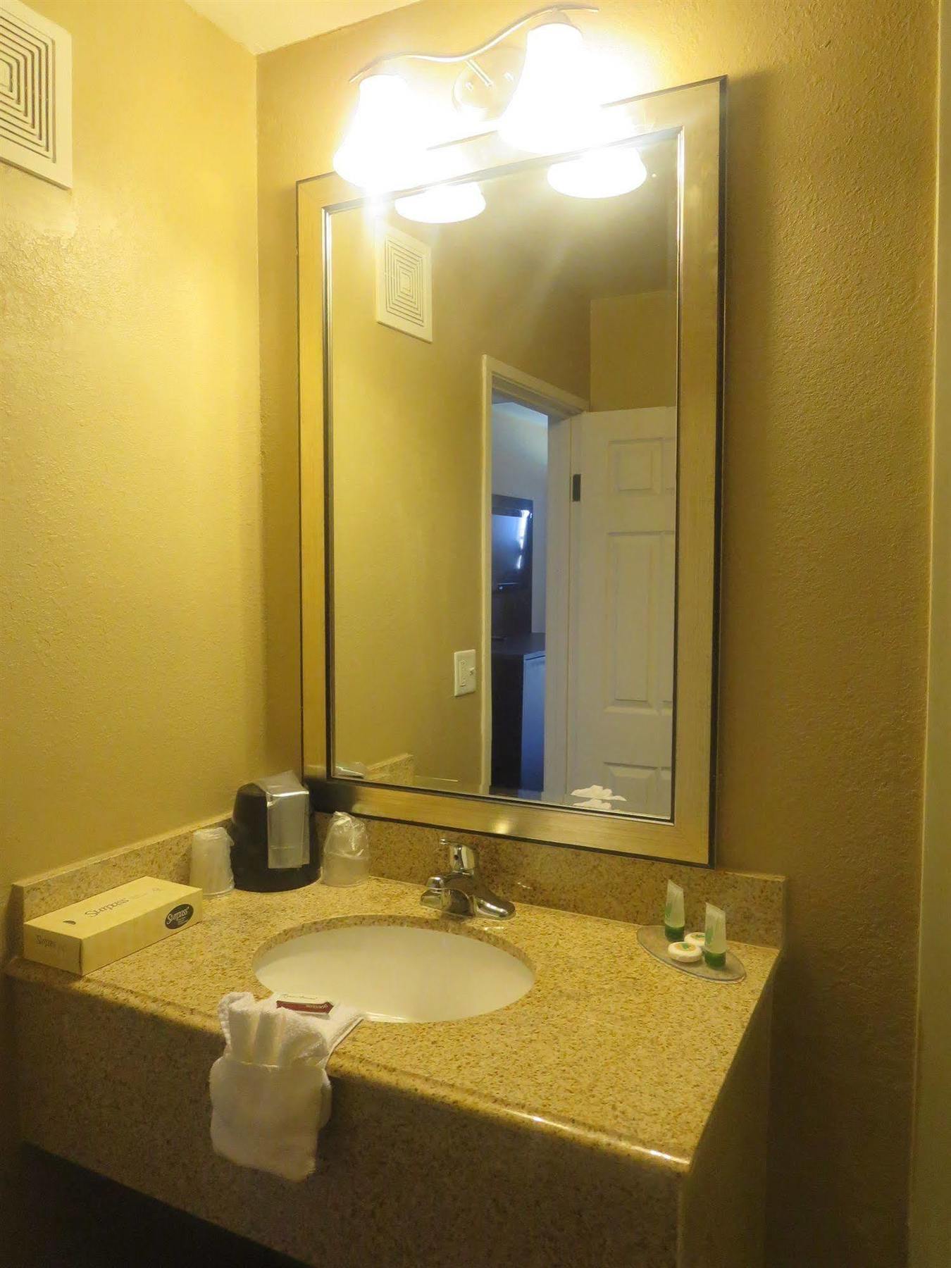 Howard Johnson By Wyndham Odessa Tx מראה חיצוני תמונה